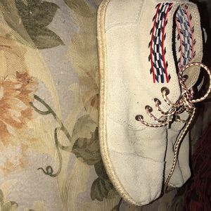 Toms